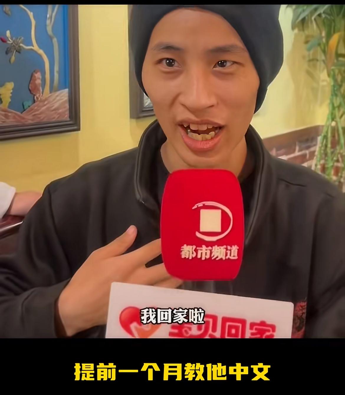 3月2日，加拿大万里寻亲的张云鹏和父亲在沈阳相见了，他的寻亲过程充满艰辛，透着辛