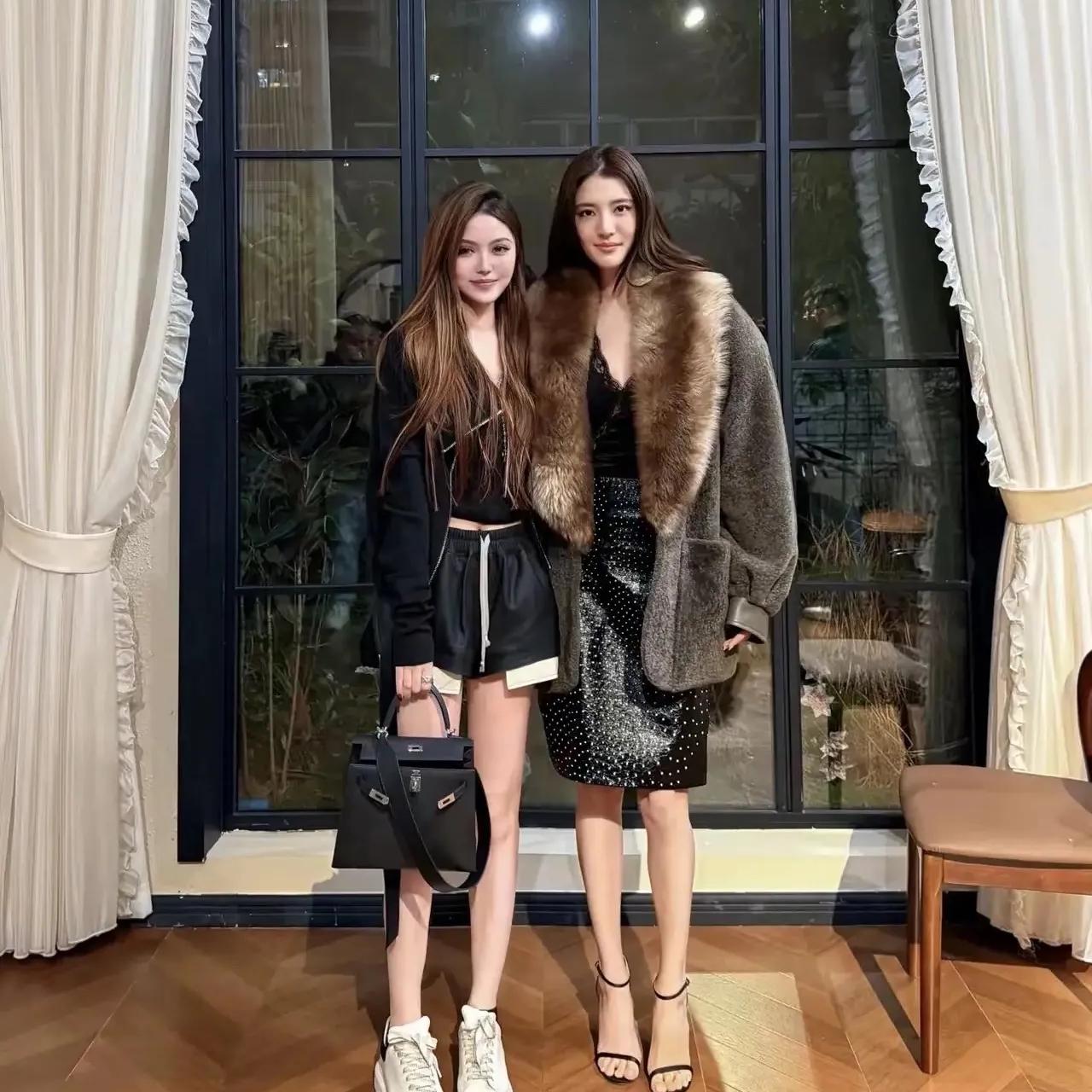 难怪吴千语和林峰走不到一起去，看了吴千语出席电影的穿搭，简直惊呆了，完全是逆