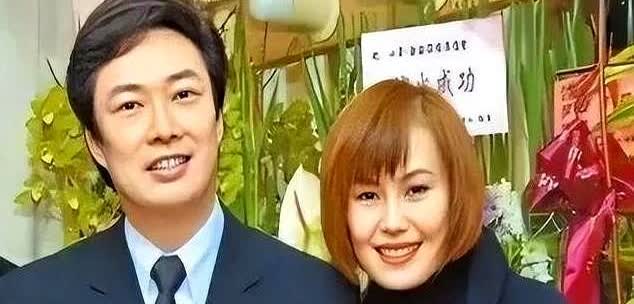 1981年，费玉清在日本女友家留宿，贴心的女友早早为他刚好洗澡水，结果他刚刚跨进
