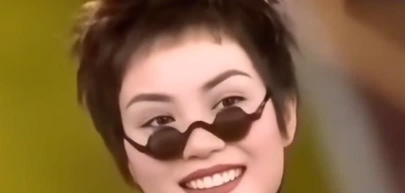 不得不说，王菲真的把两个女儿教的很好，在李亚鹏需要帮助的时候，不仅李嫣出
