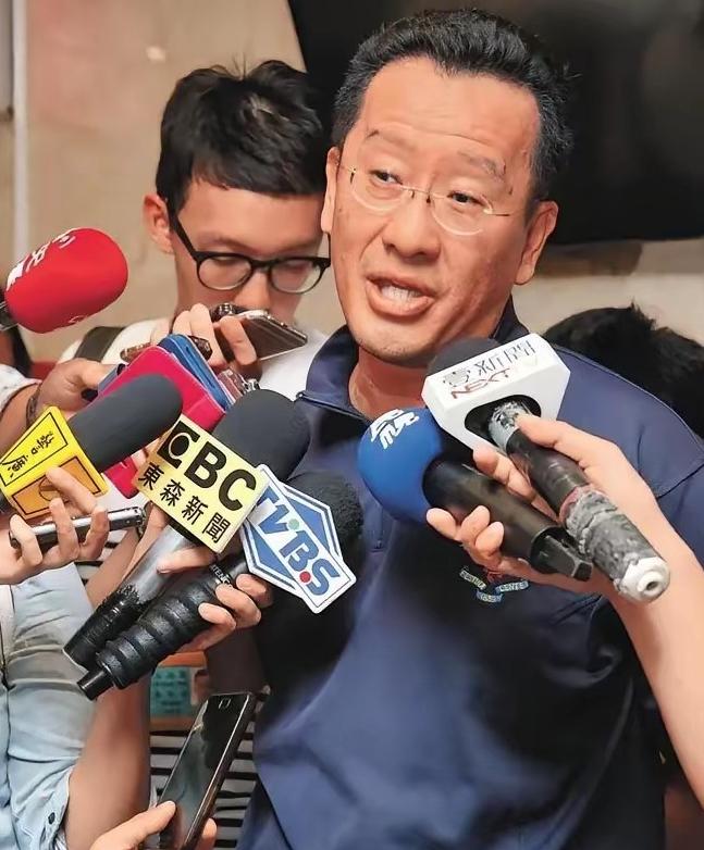 台当局防务部门负责人顾立雄接受媒体采访时表示，解放军这次围台军事演习行动，对台海