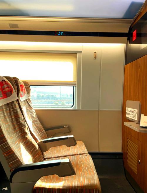 【12306称AF座依然是靠窗侧座位】12306回应取消靠窗选座近日，有网友发帖