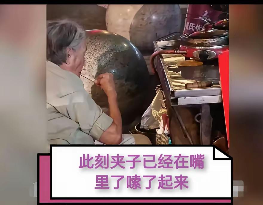 令人恶心的一幕还是出现了！本以为用自己的内裤，当抹布已经是极限了！可万万没想