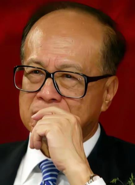 一边是全运圣火在粤港澳大湾区熊熊燃烧，香港澳门豪门几乎全员到齐，场面热火朝天。