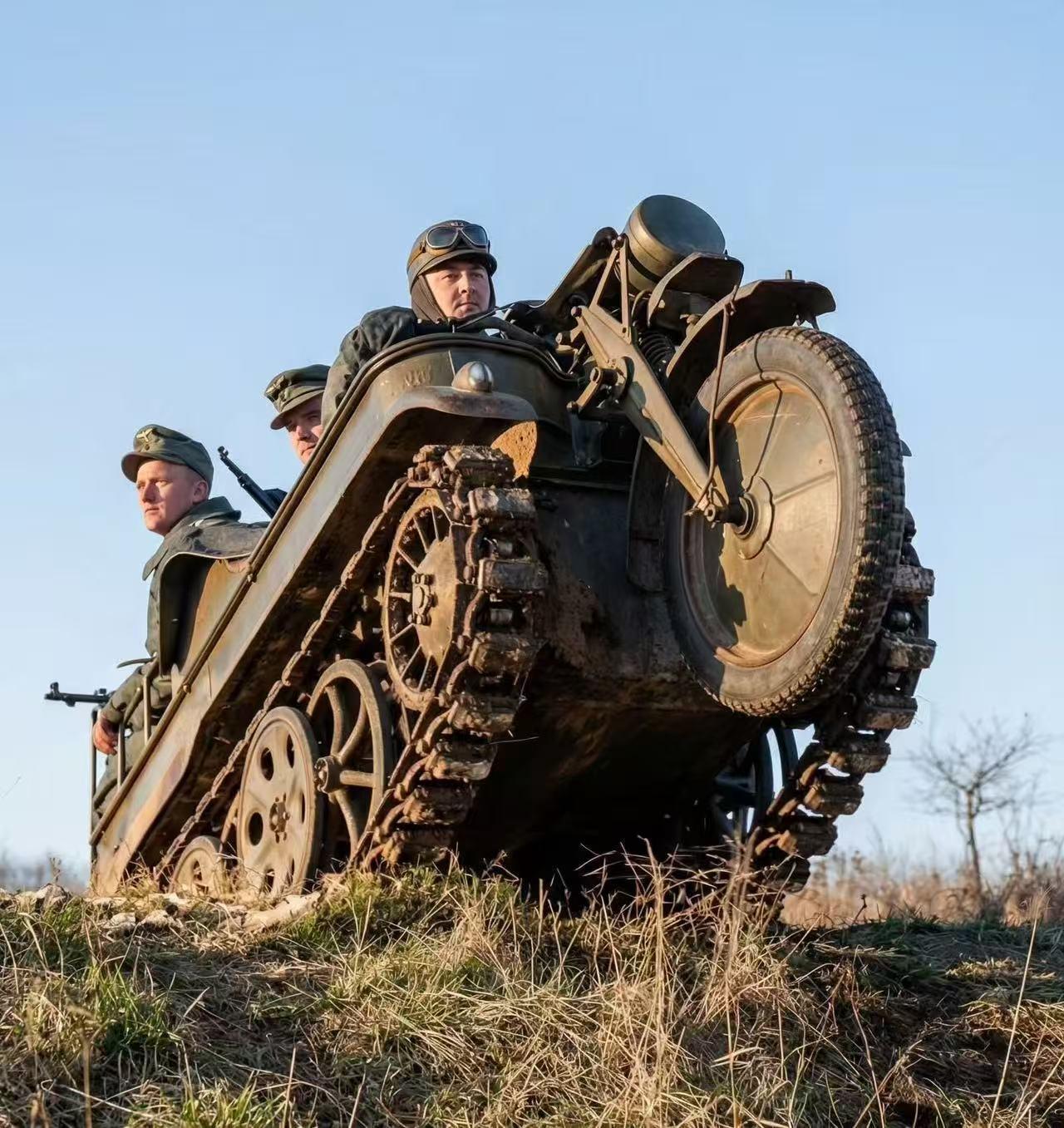 这是二战德军什么型号的迷你装甲运兵车？造型很特别啊！二战德国装甲兵二战