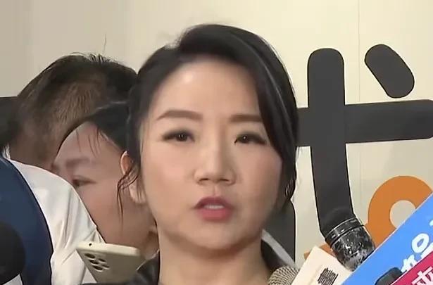 中国台湾歌手、主持人陶晶莹：台湾的艺人非常的辛苦，我们要背负很多的包袱！你去看全
