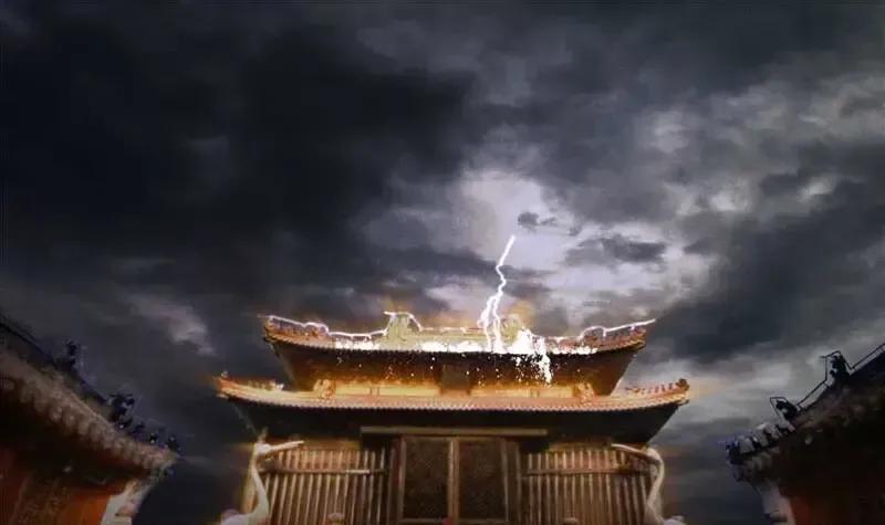 建国之后，为保护武当金殿，专家们给它装了避雷针，可自此以后，这座金殿的奇观雷火炼