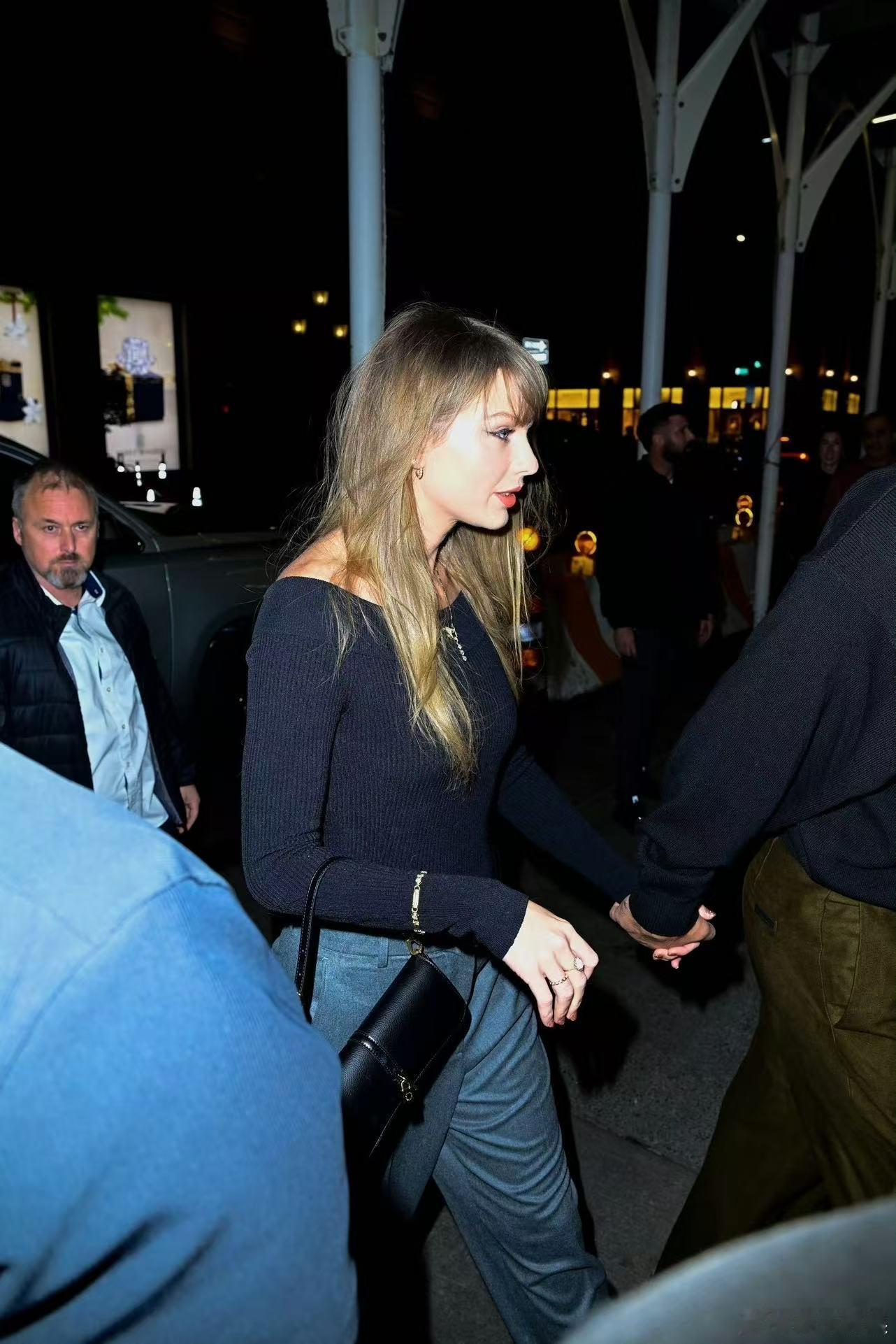 霉霉与未婚夫纽约牵手街拍霉霉和未婚夫纽约牵手新街拍霉霉和未婚夫纽约牵手新街拍，幸