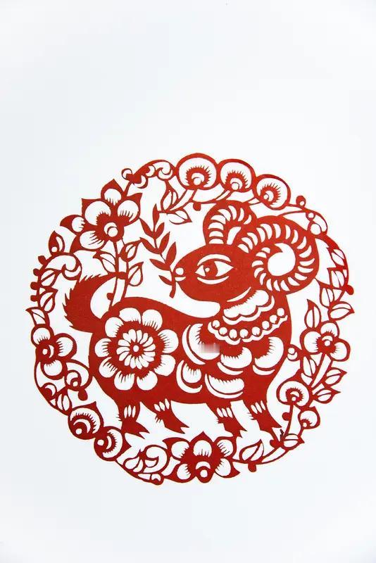 生肖羊的晚年大概率是幸福的。属羊的人性格温和，不喜欢争抢，习惯体谅别人，年轻时总
