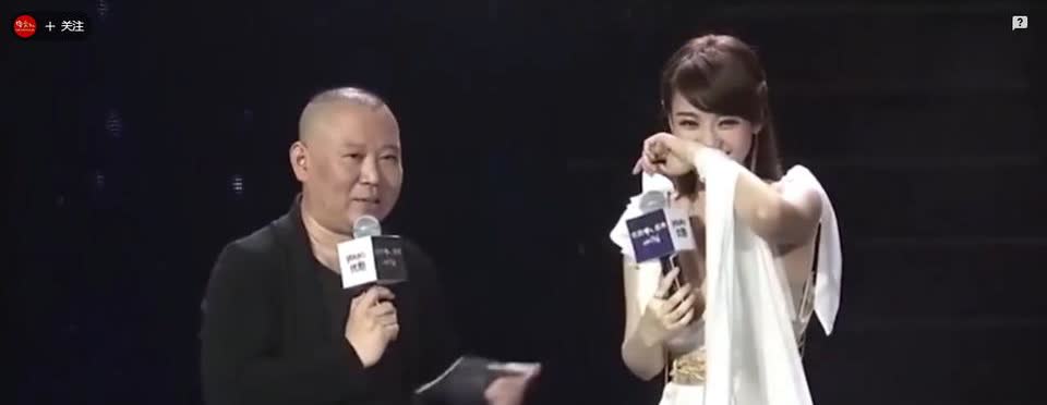 “流氓头子”郭德纲调侃过的女明星：1，柳岩：“不敢和郭德纲聊天，怕他给我下套