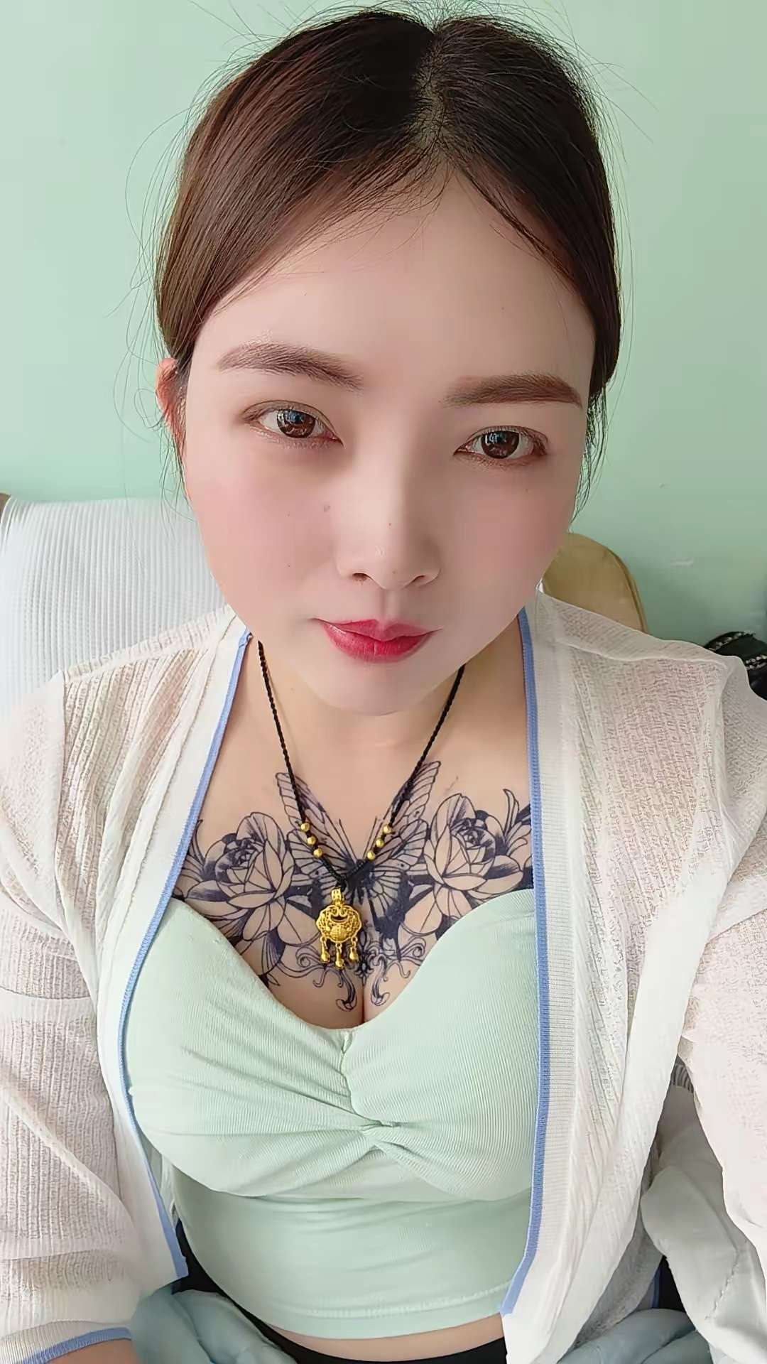 你眼神闪烁说想我,怎么转身就害羞了