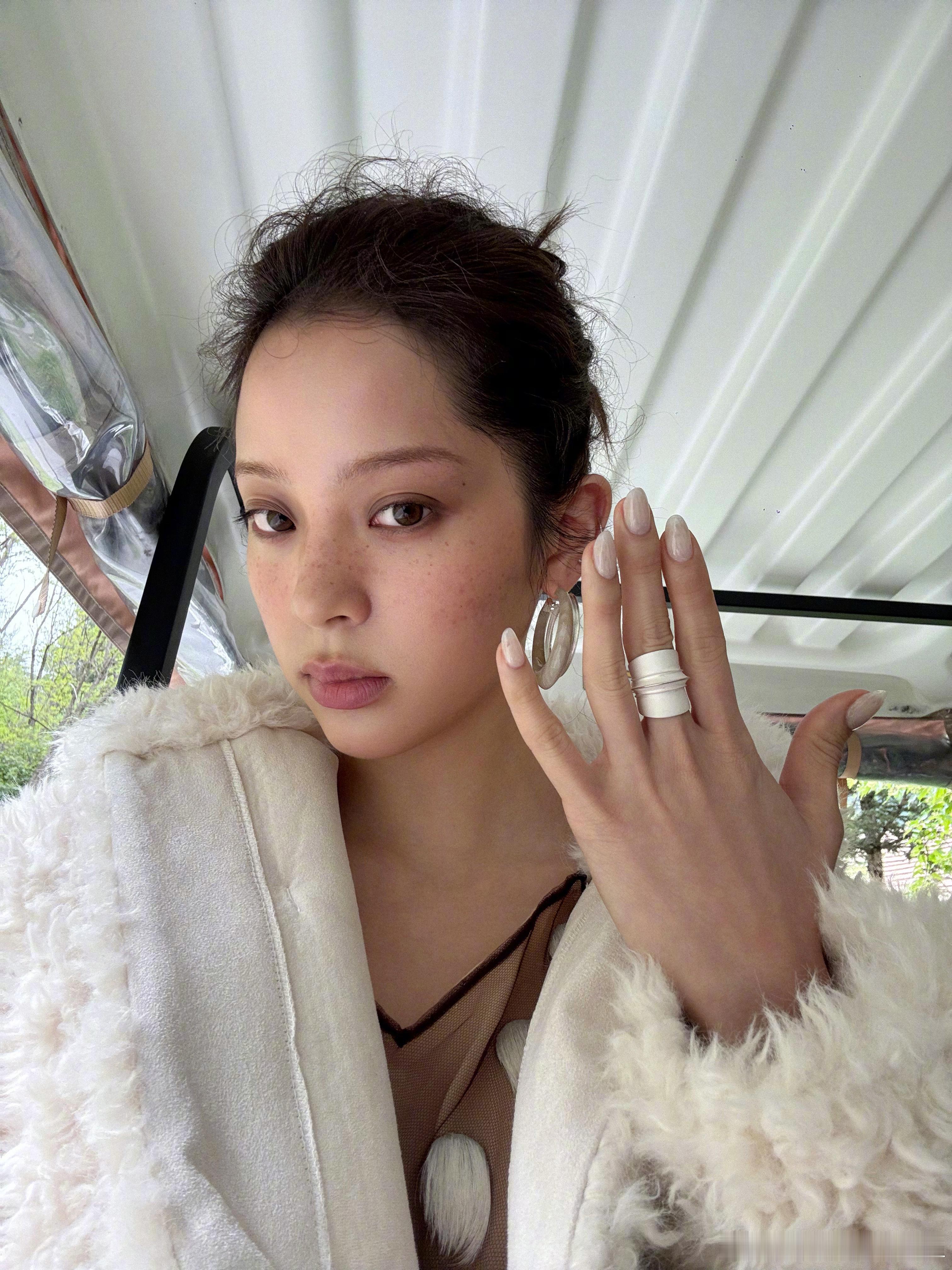 欧阳娜娜收集农场各个角落的26欧阳娜娜收集农场各个角落的26是马上就要2