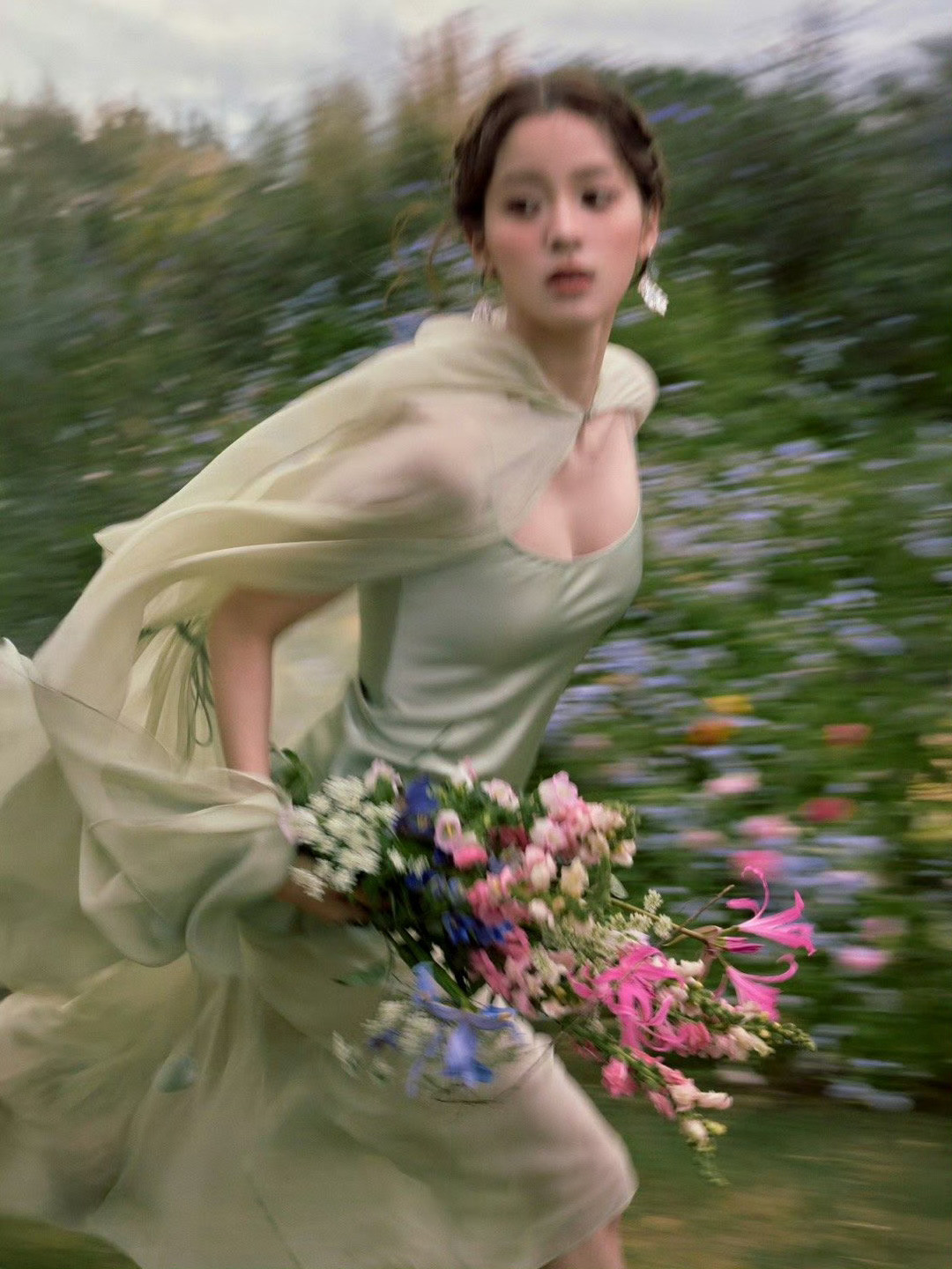 欧阳娜娜这组花间少女也太灵动了​​​