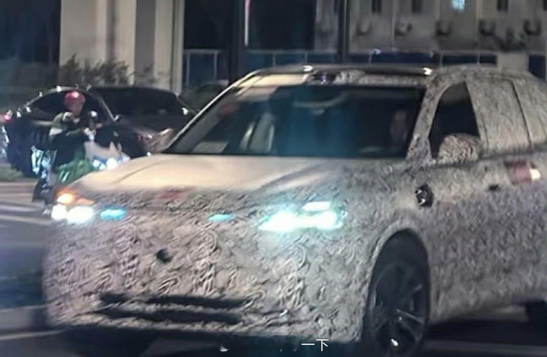 问界M6的小蓝灯和问界M7一样都是两个小胡子