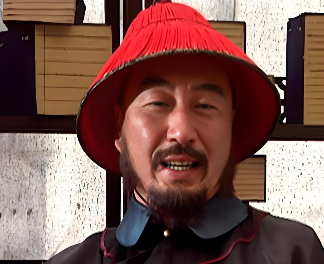 康熙帝在封爵方面有点抠抠搜搜，图海那么大功劳，只混了个三等公。当年三藩之乱时，