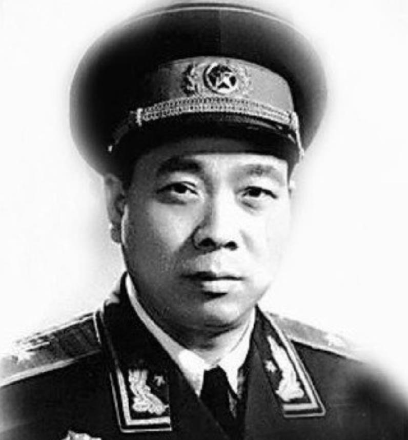 这天，北京卫戍区司令吴忠少将派人，赶去了怀柔县的直升机迫降现场。很快，一些重要证