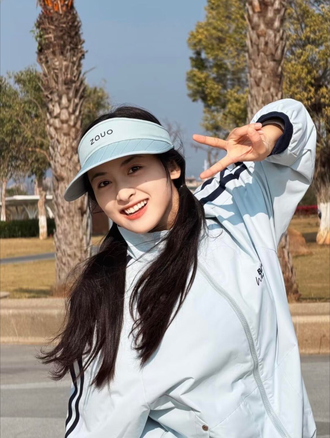 沈月习惯了不被看见沈月说自己不被人看到沈月你已经非常非常明媚耀眼！感觉孩子说话的