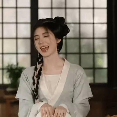 有网友问，为什么大家都说鞠婧祎事业心强？其实事业心强最基本的体现，应该还是把作品