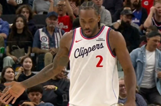 小卡是协防点吗？我看这场打开拓者的比赛小卡全场跑着到处给人擦屁股，防守端这么消耗