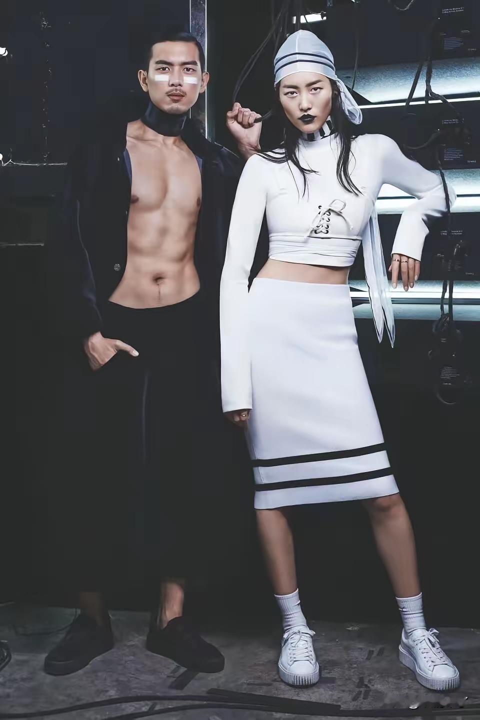 李现也被李雯带偏了，弄得跟林志玲日本老公似的。或许我不懂时尚，实在欣赏不来这种