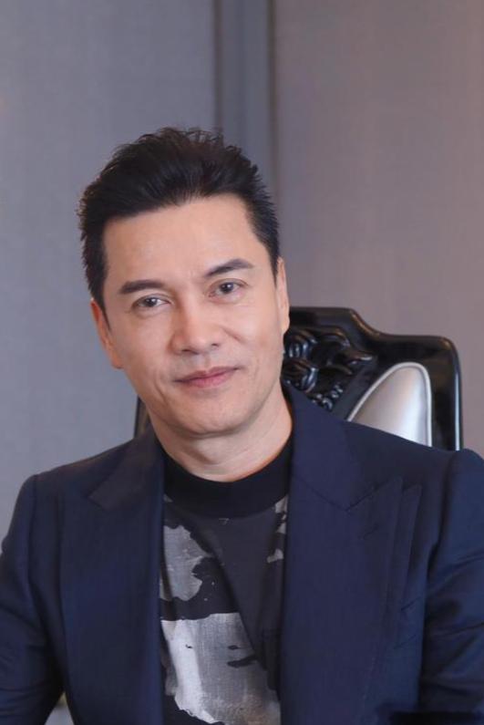 香港明星吕良伟先生的格局和阴德！内容非原创，转自网络。香港明星吕良伟先生讲述说，