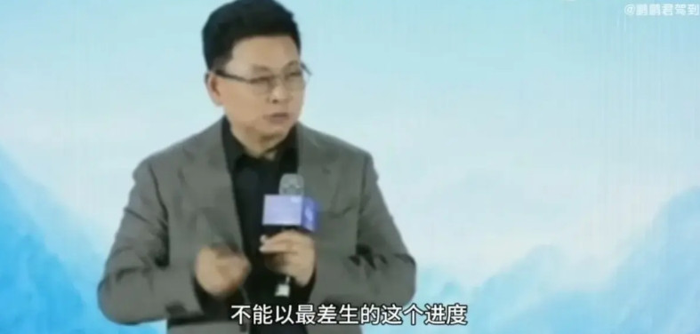 有点意思，余承东昨天一席话引发的轩然大波。这位网友是明白人啊，他说，余大嘴吐了