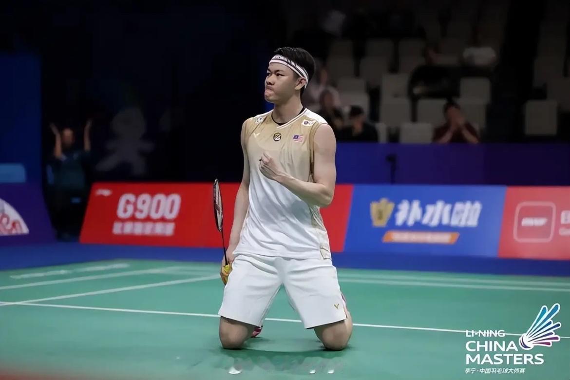 本来李梓嘉开始打超级300赛的资格赛都已经令人诧异了，好在退出的人不少，李梓嘉替