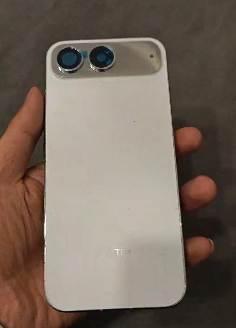 这台被砍的小米17Air工程机还真是完全对标iPhoneAir，从图片看来