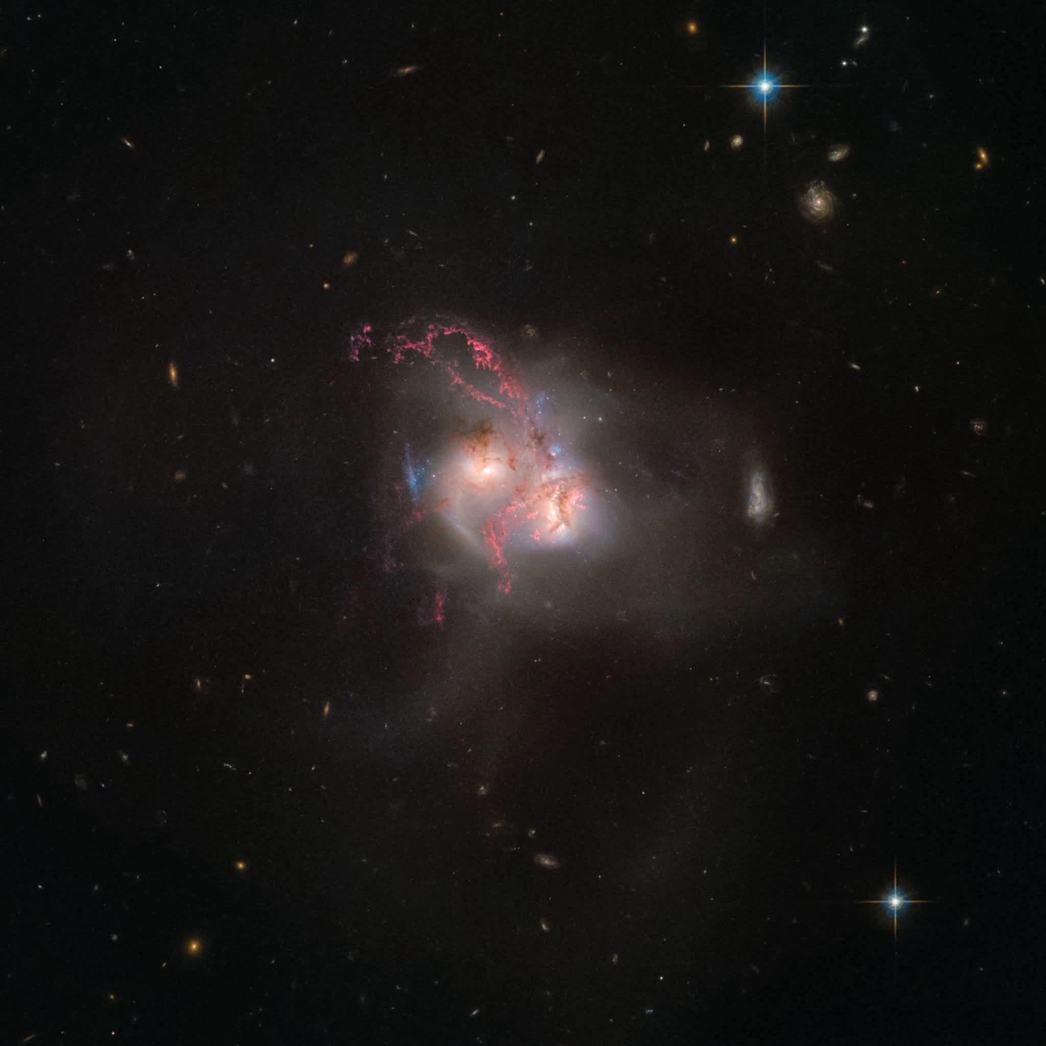 宇宙碰撞全力爆发：NGC5256（Markarian266）的戏剧性合并在大