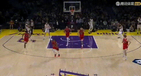 这俩2+1告诉你，詹姆斯数据欺骗性堪比吸血鬼！进攻端——詹密看到的是图1，实际