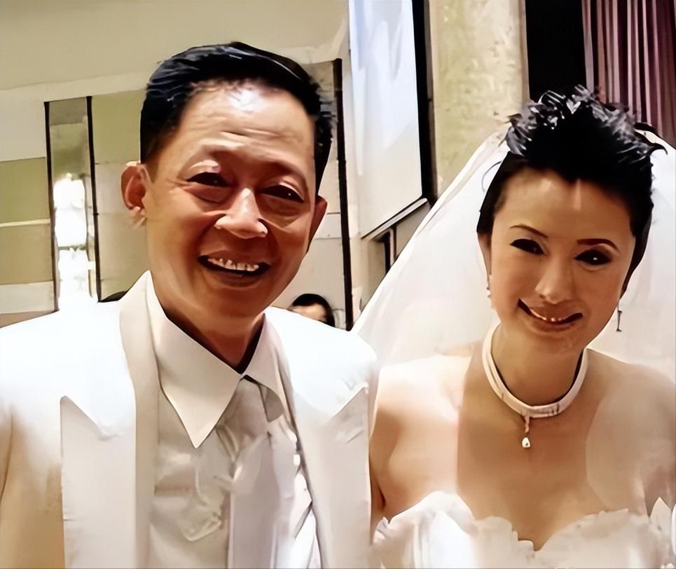 那年，陈坚红约王志文到饭店，低着头说：“我有了。你如果不想结婚的话，我会自行处理