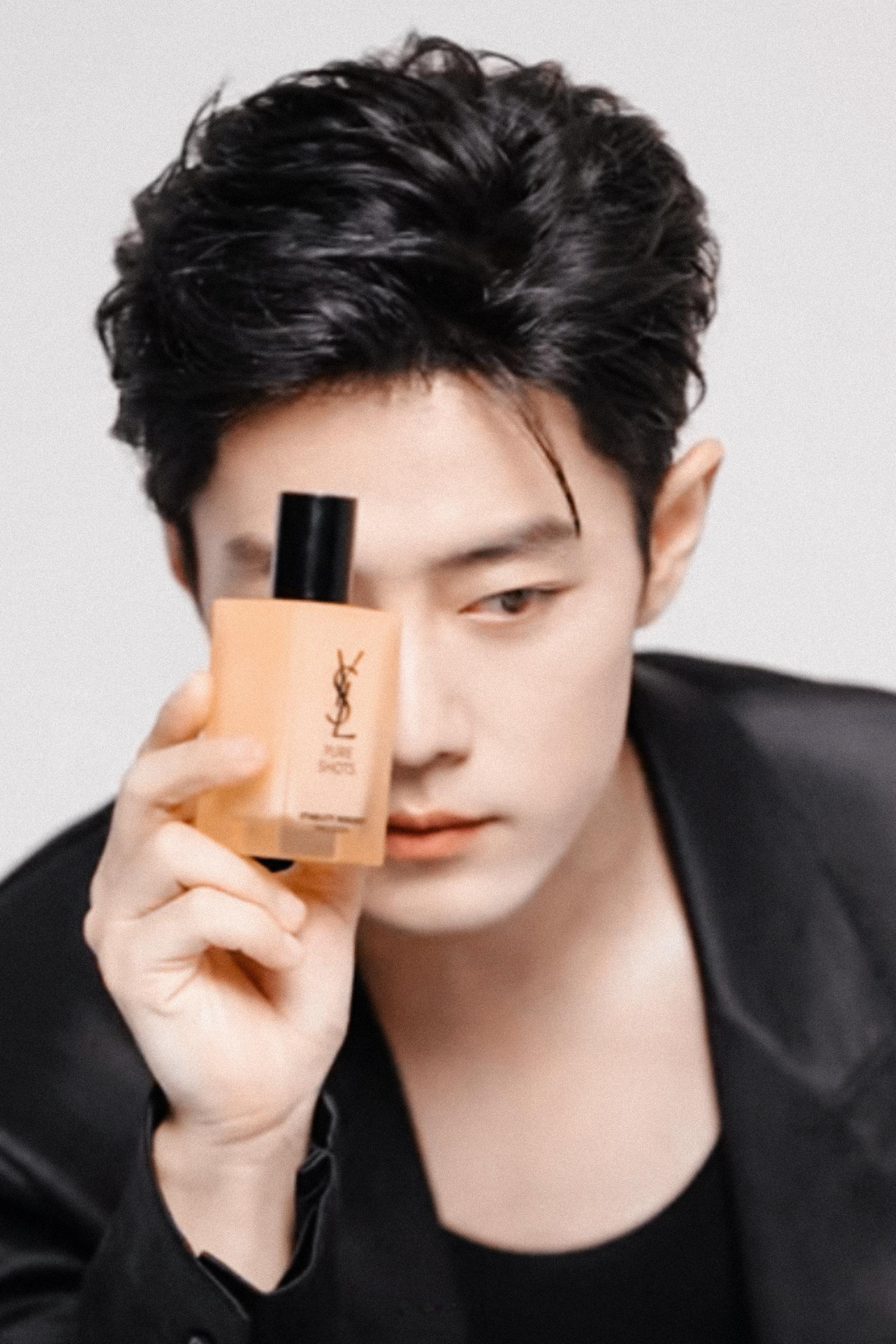 肖战以前星星醉酒到处跑，月亮跌进深海里，我从未觉得人间美好，直到你来了​