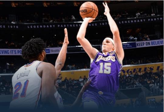 险胜！湖人119-115终结76人五连胜，里夫斯手感滚烫成关键NBA常规赛还