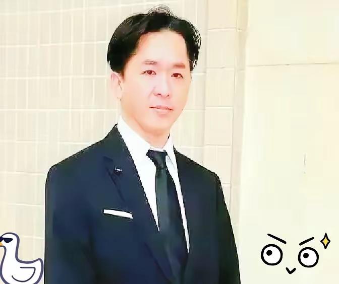 每月1号雷打不动进账150万这事儿竟然持续了27年！​更离谱的是，这钱是他爹