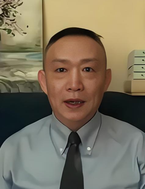 东方大国的学者卢麒元，近日在北京公开发声。他提出了一个惊世骇俗的主张：“立法