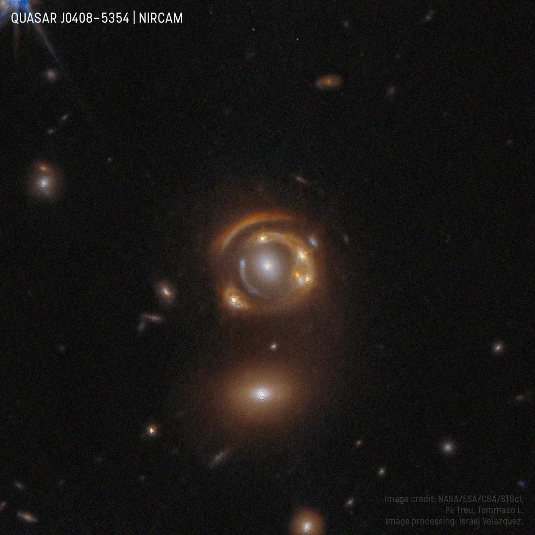 🔭韦伯望远镜锁定强引力透镜类星体詹姆斯・韦伯空间望远镜对准了一颗被强引力透镜放大的遥远类星体。前景