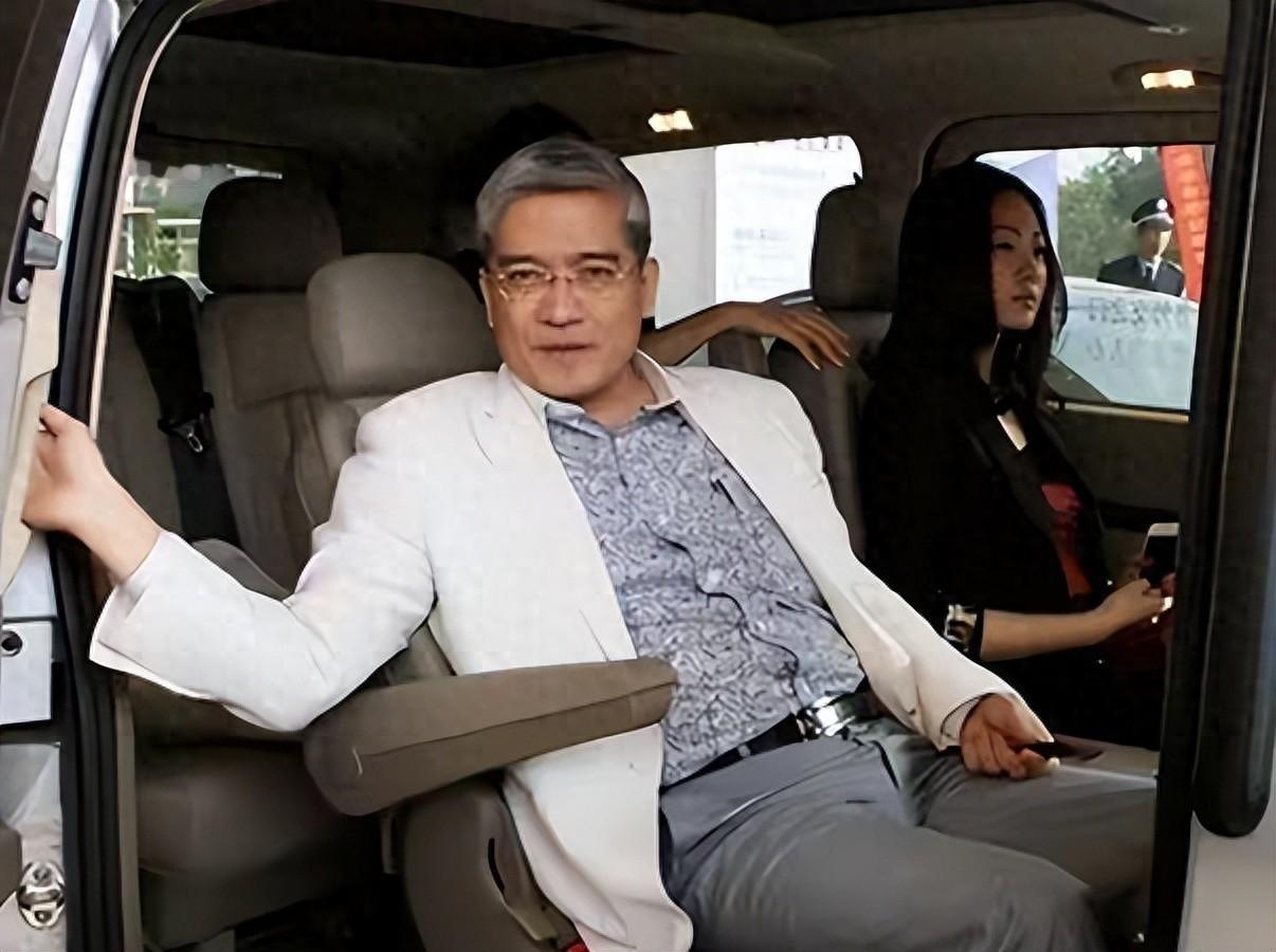 善恶终有报！包养空姐、算计其负债900万的郎咸平，如今自食恶果！🤫郎咸