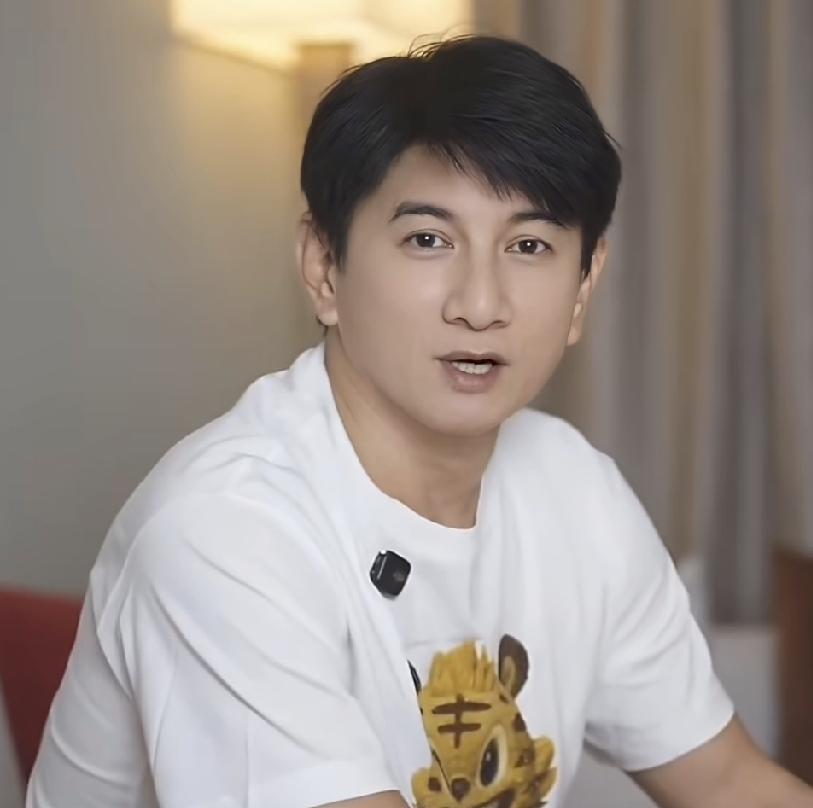 吴奇隆，自曝现状！10月4日，许久没有消息的吴奇隆在直播中被问及为什么不出新