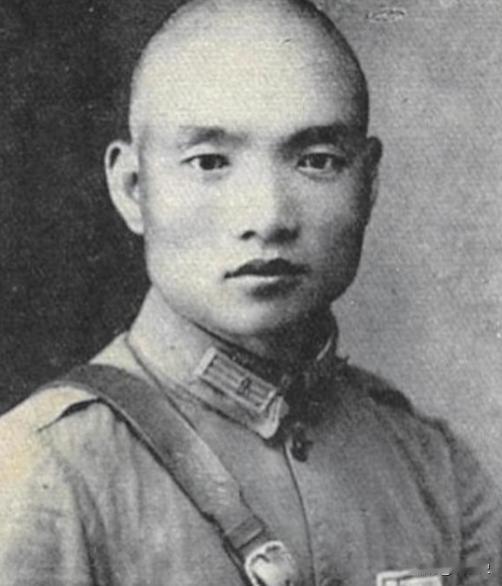 1959年，开国中将孔从洲刚端起碗筷，孔令华带着女友登门拜访，怎料，在听到姑娘的