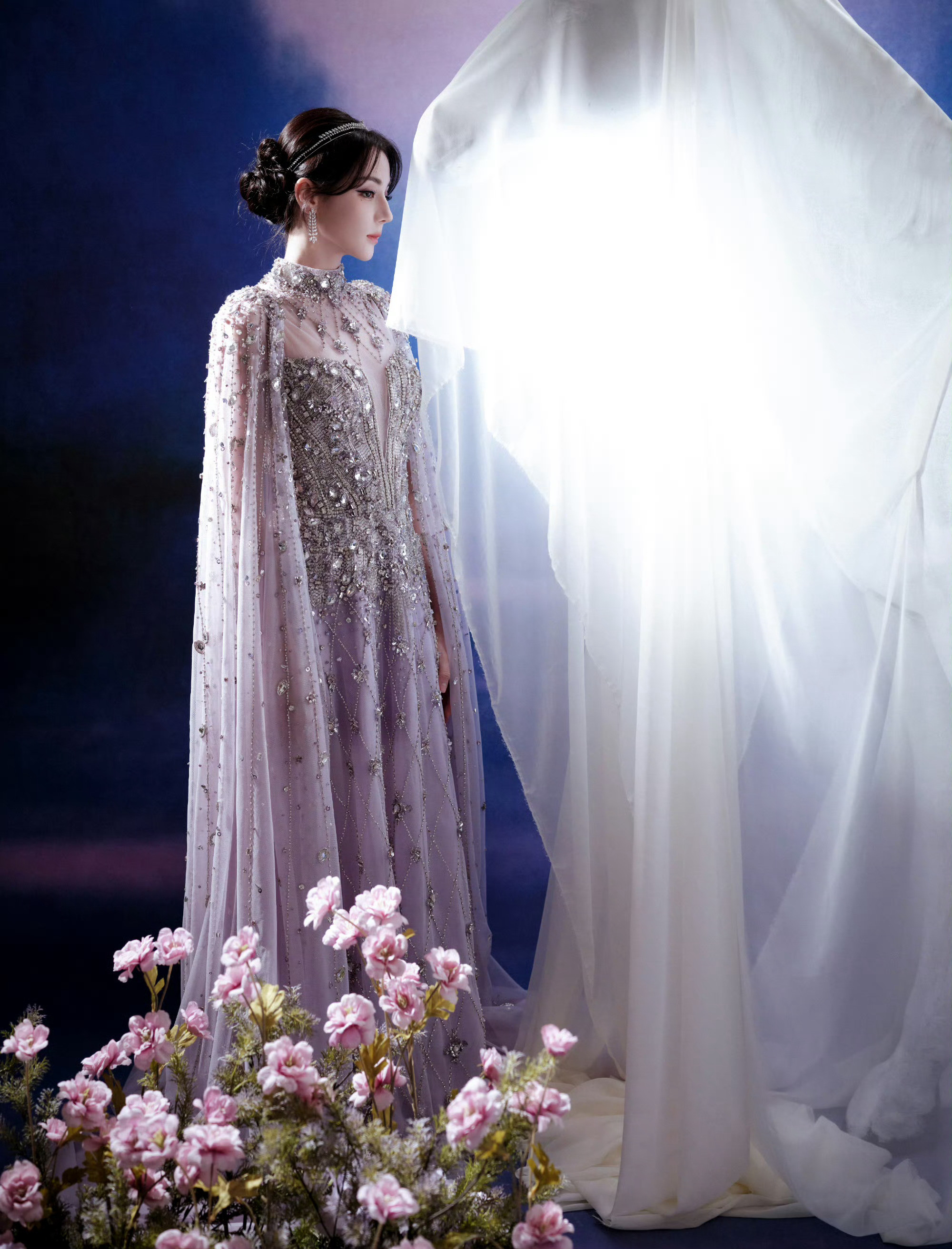 美神美已经说腻了！！简直太美丽了，紫藤花女神好喜欢这个完美的迪丽热巴！