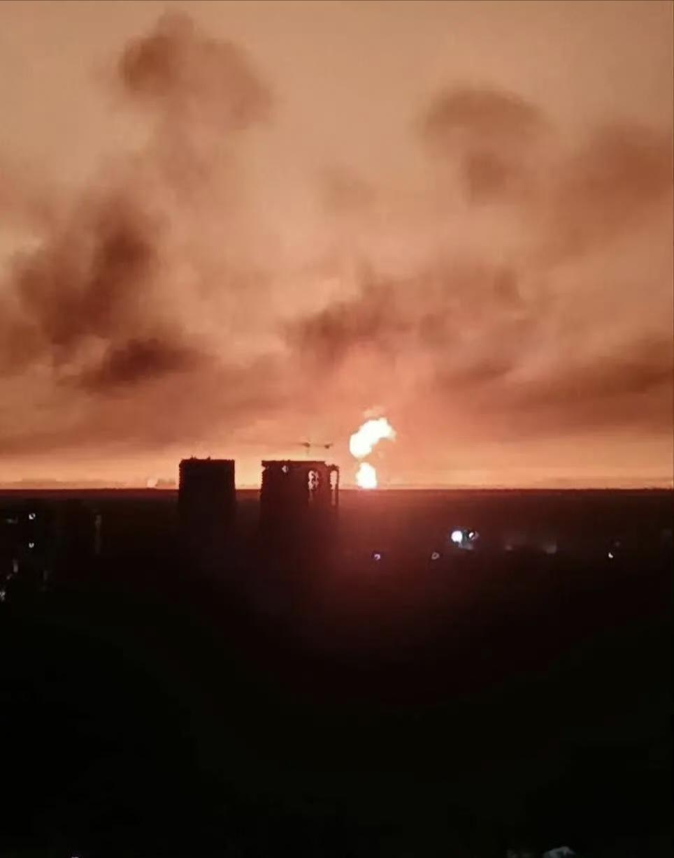 俄军昨天夜间到今天凌晨对乌克兰首都基辅市及基辅州的国防工业综合体关联企业及仓储设