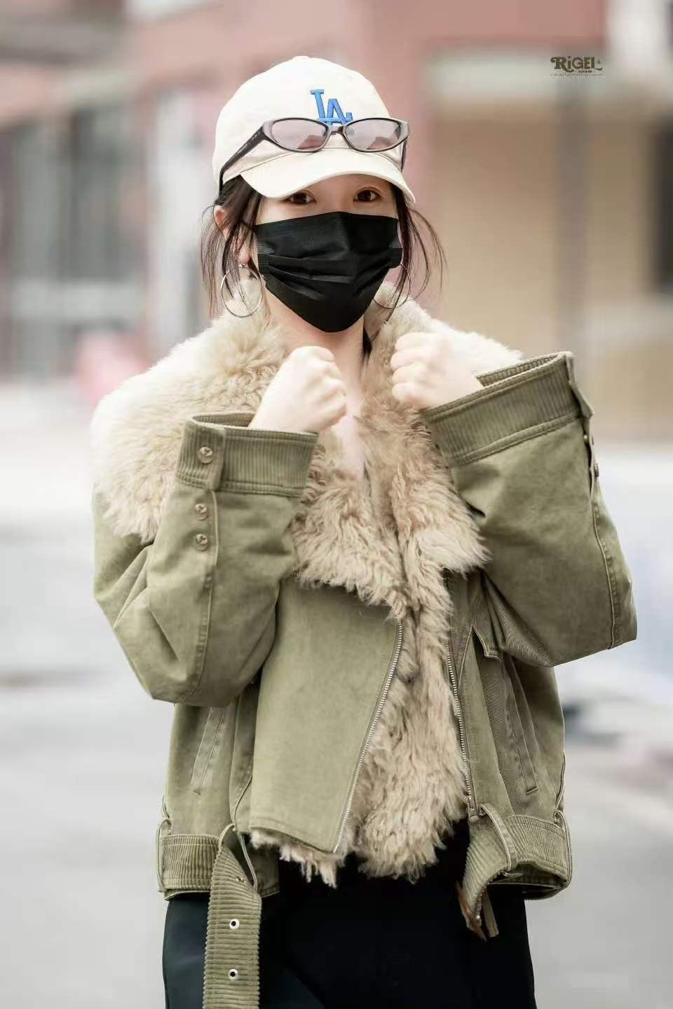 虞书欣大年初一上班路透虞书欣大年初一上班路透来啦！欣欣新年快乐呀