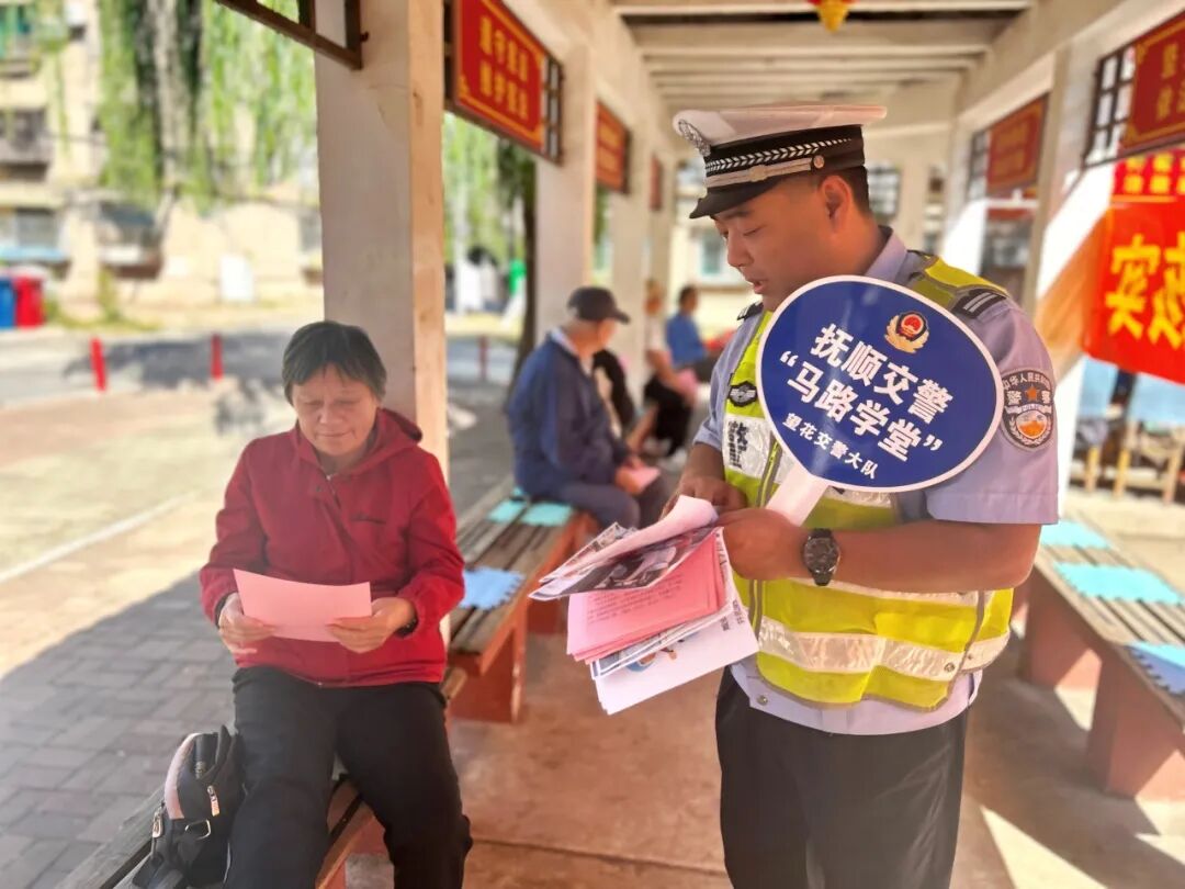 红韵传扬不打烊 便民大集惠日常——光明街道多点开展“雷锋・红”志愿服务大集