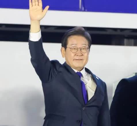 对中国降格！九三大阅兵马上就要开始了，中国给周边国家都发了邀请，韩国也在其中，然