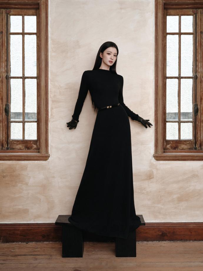 清冷矜贵美貌迷人——王楚然。每日明星美图分享