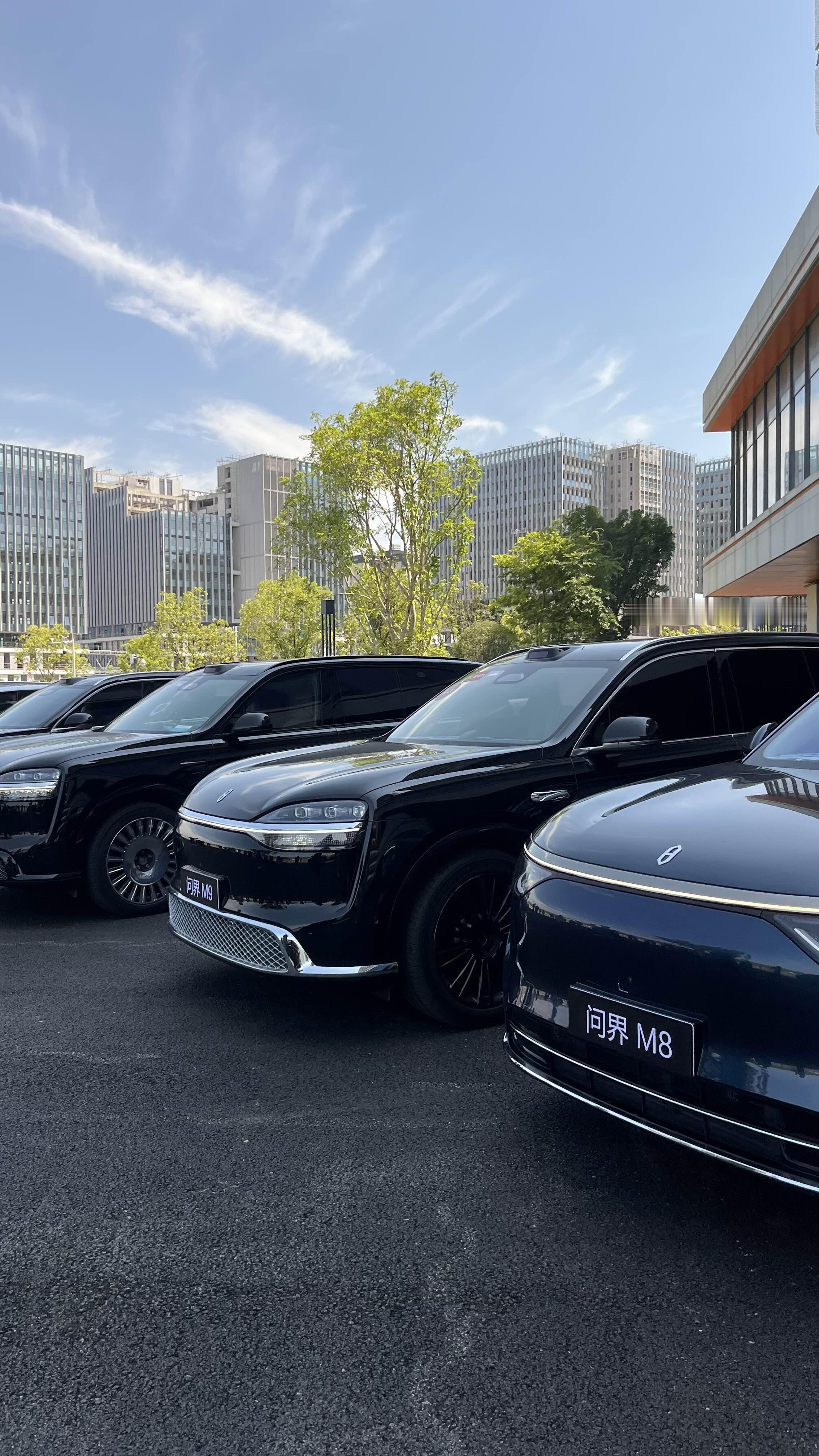 半年狂砸70亿研发、50万级豪车预定破7万：看懂赛力斯的“硬核底色”，就明白问界凭什么站稳高端在以往