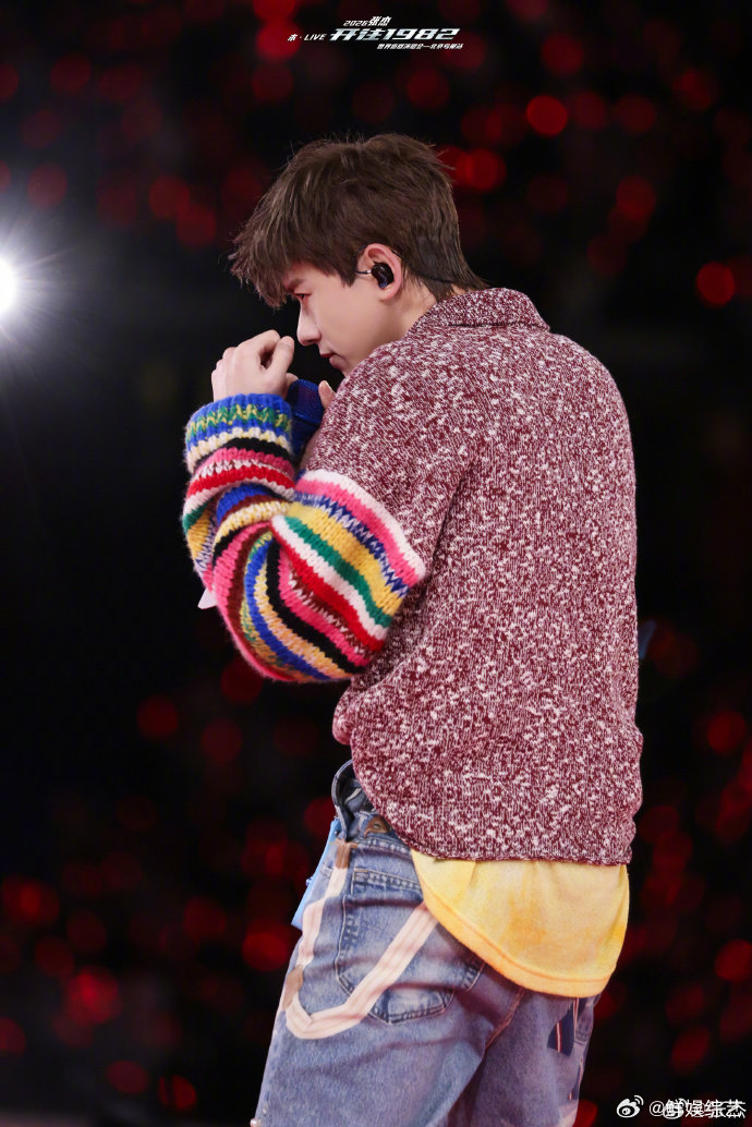 张杰演唱会每一场都有新惊喜以歌为旅、惊喜为伴，张杰用极致舞台回馈热爱，每场都有新