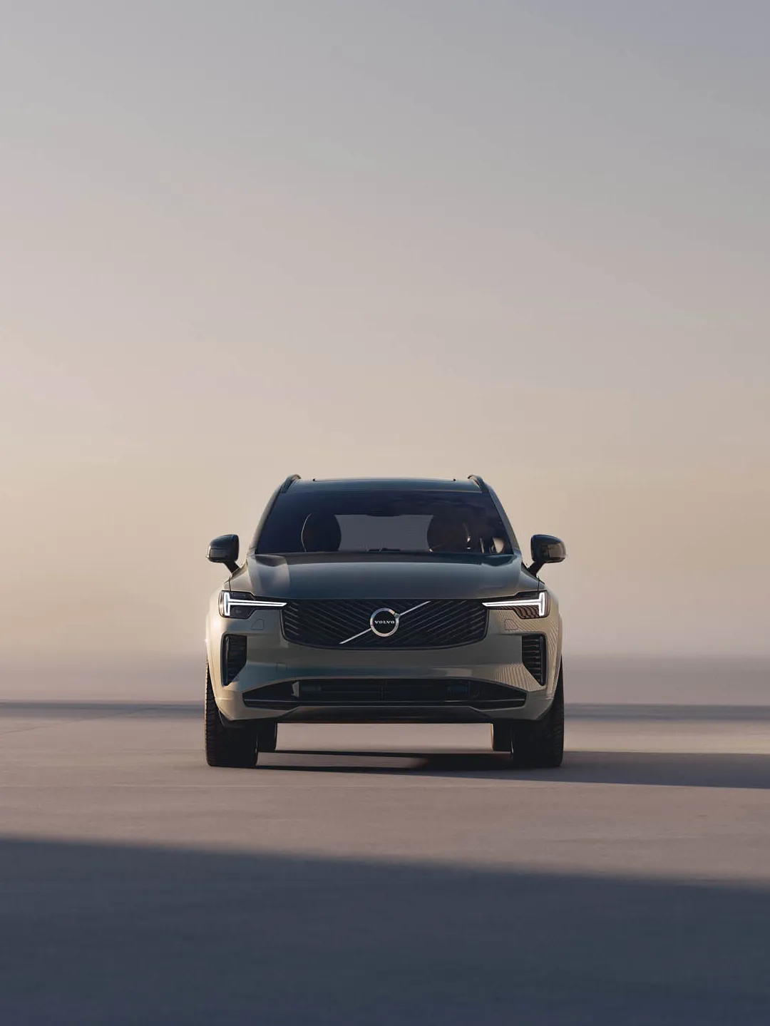 2027款沃尔沃XC90长续航插混版将在全球市场陆续开放订购，2026年秋后投产。新车配备更大的地板