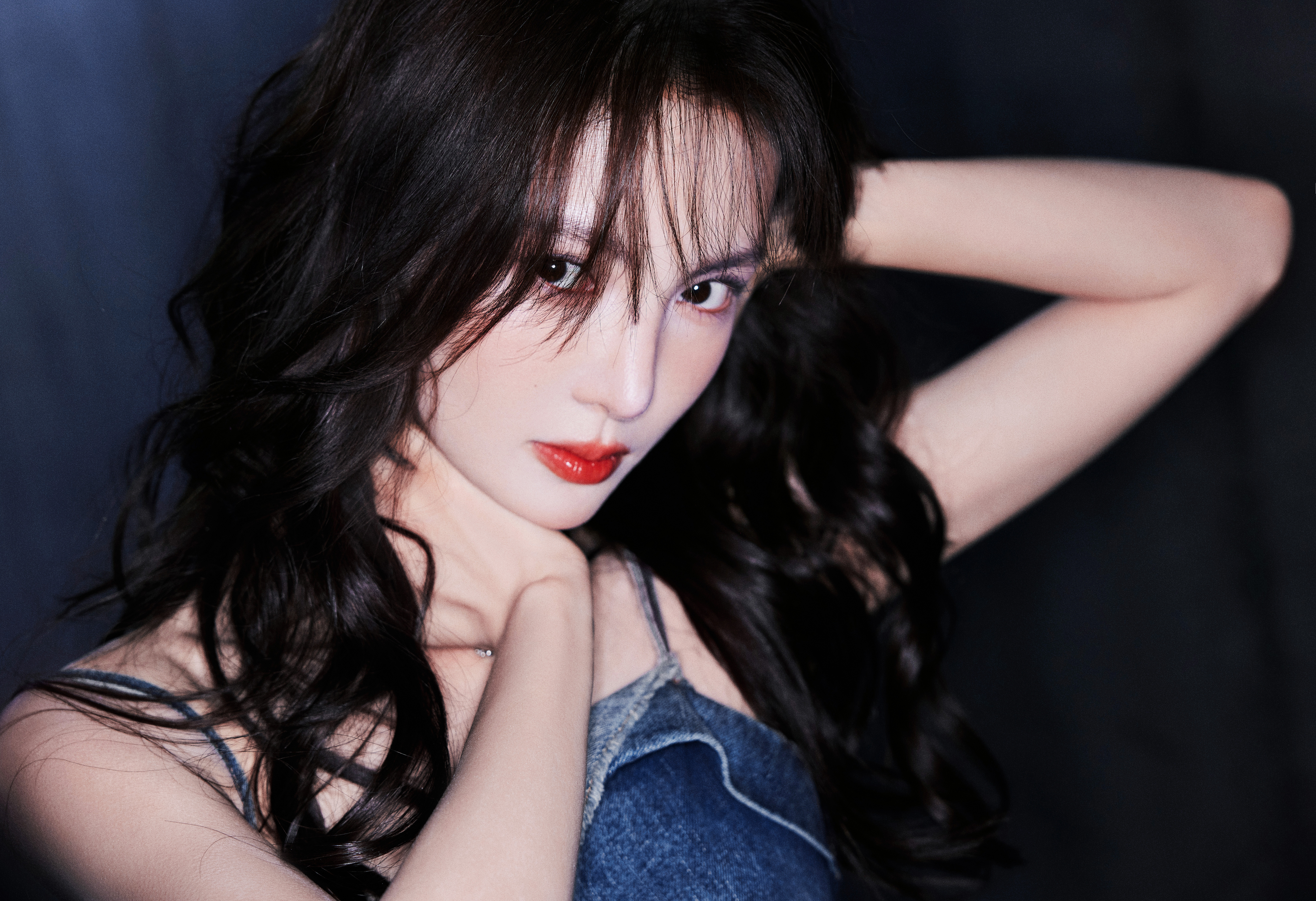 金晨眼睛虽然小但臀是真的一绝啊肥美至极​​​