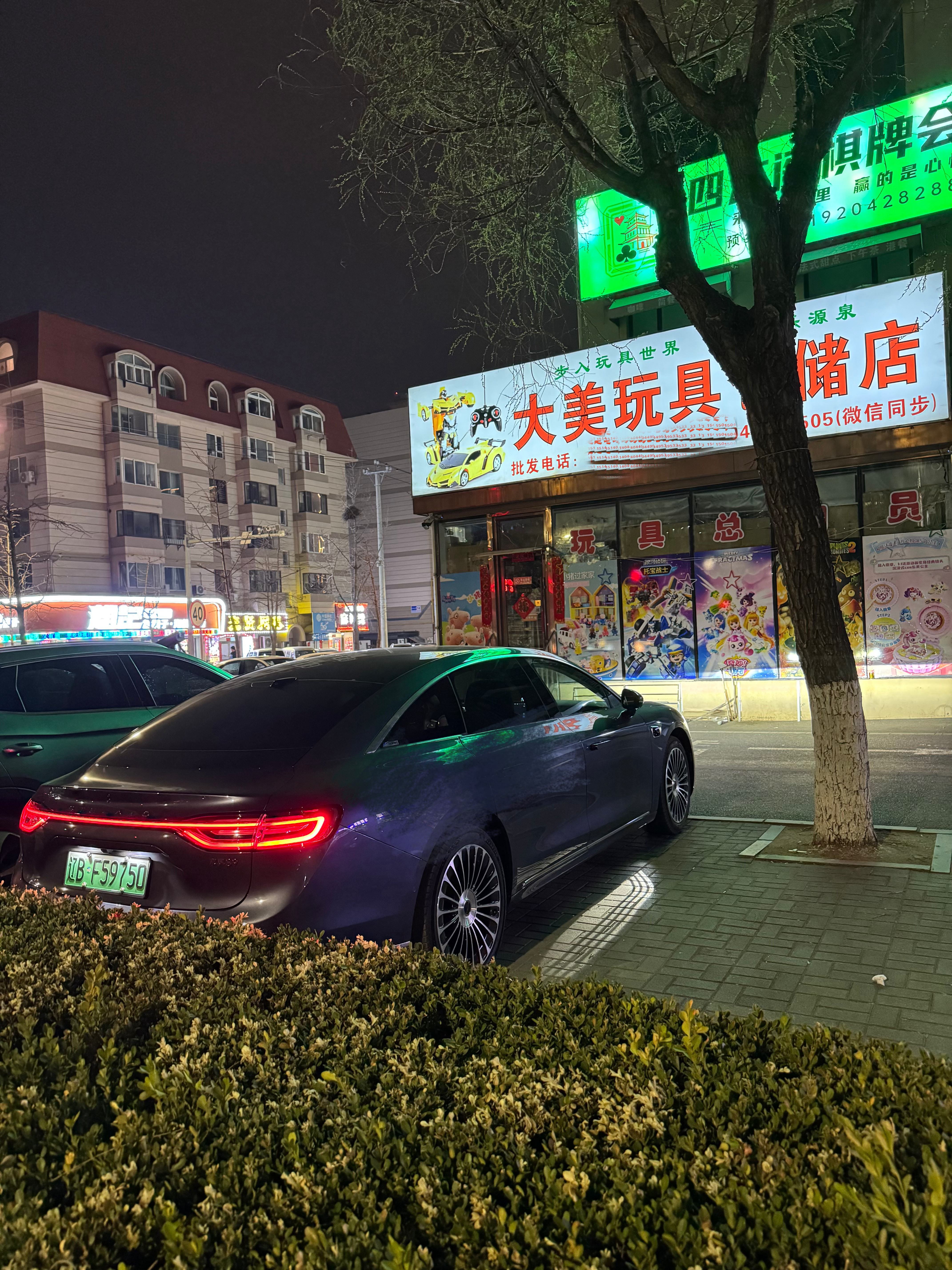 这次出差比较久走之前答应给兄妹俩带礼物到家楼下才想起来两手空空虽然累，但还是开